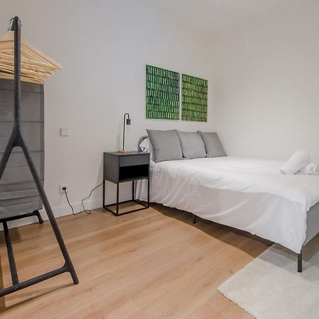 Modern Apt & Cool Interior Design En El Retiro Apartman Madrid Kültér fotó