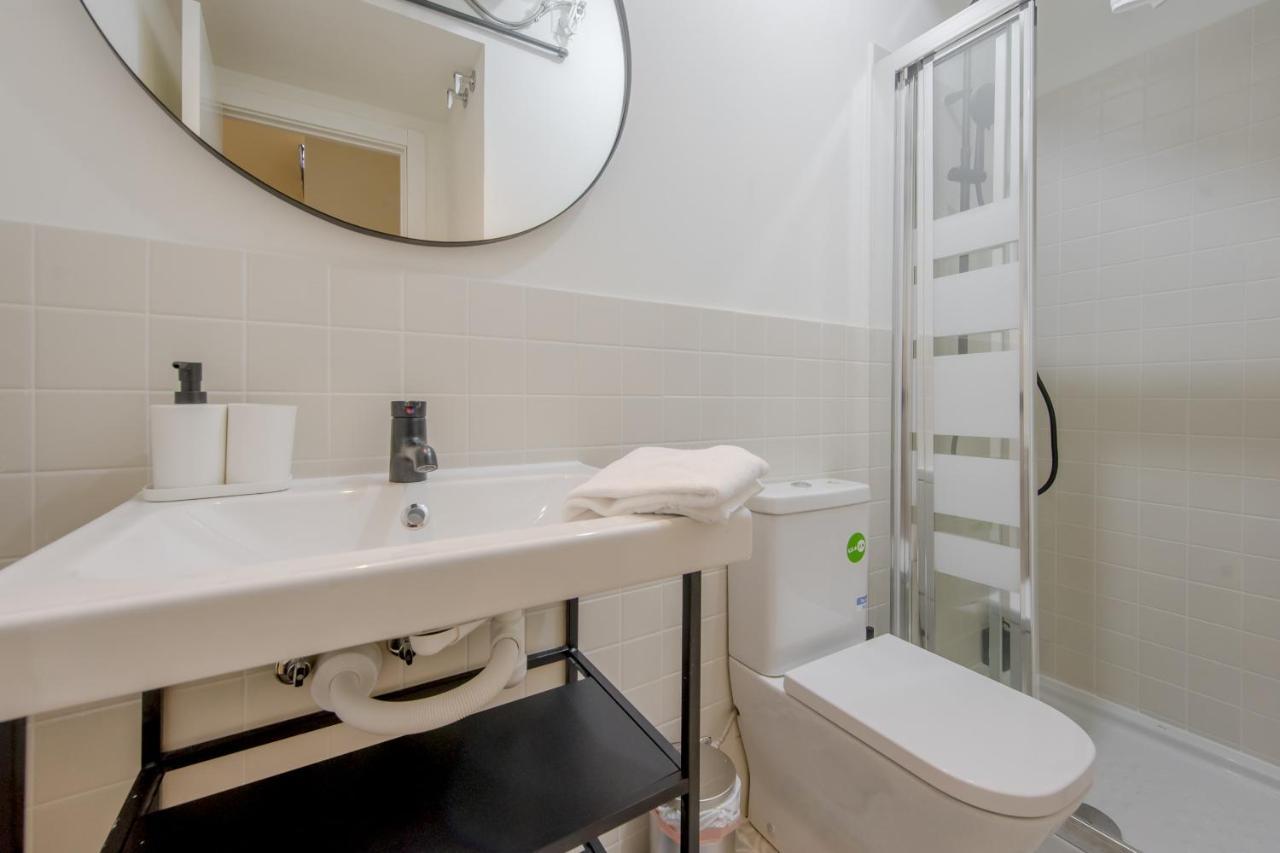 Modern Apt & Cool Interior Design En El Retiro Apartman Madrid Kültér fotó