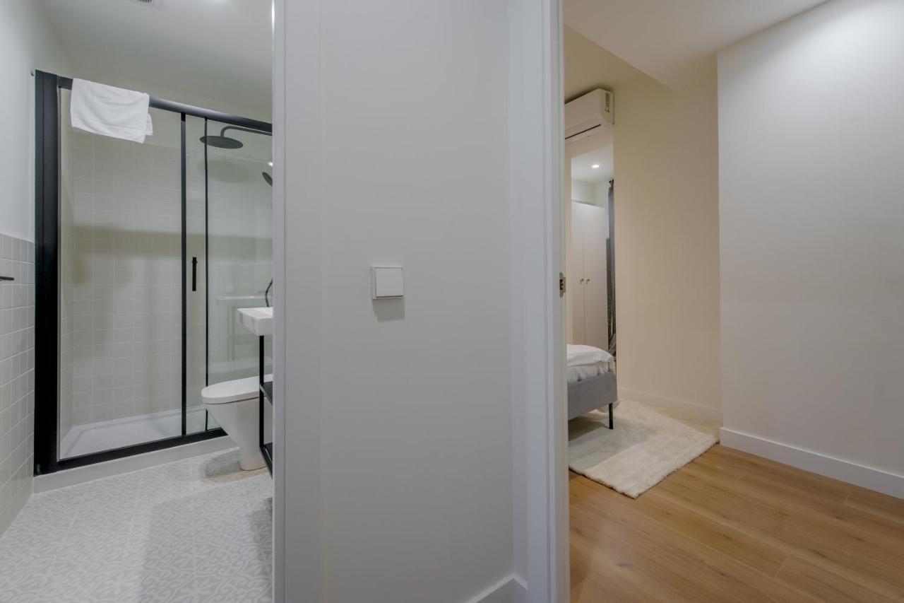 Modern Apt & Cool Interior Design En El Retiro Apartman Madrid Kültér fotó
