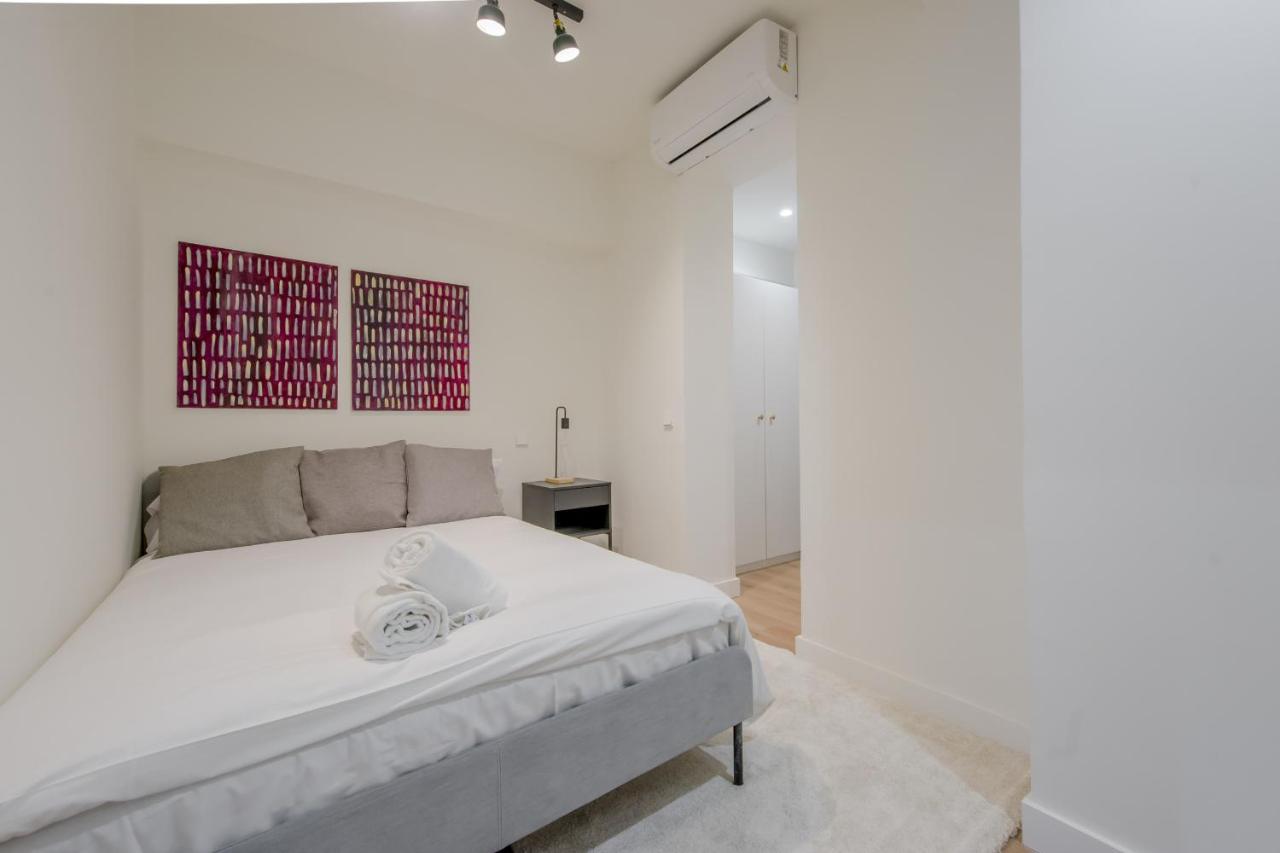 Modern Apt & Cool Interior Design En El Retiro Apartman Madrid Kültér fotó